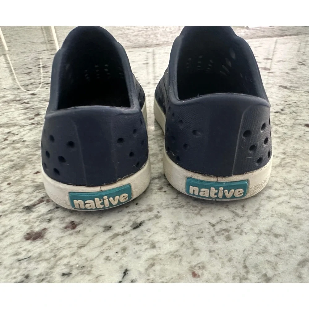 Native navy jefferson shoes sz 6